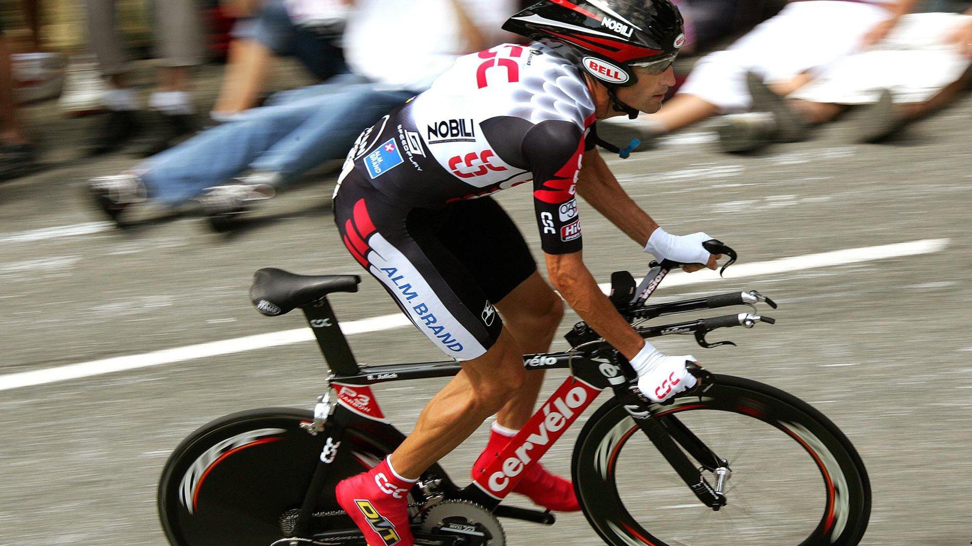 中国冰雪运动蓬勃发展，全民参与热情高涨