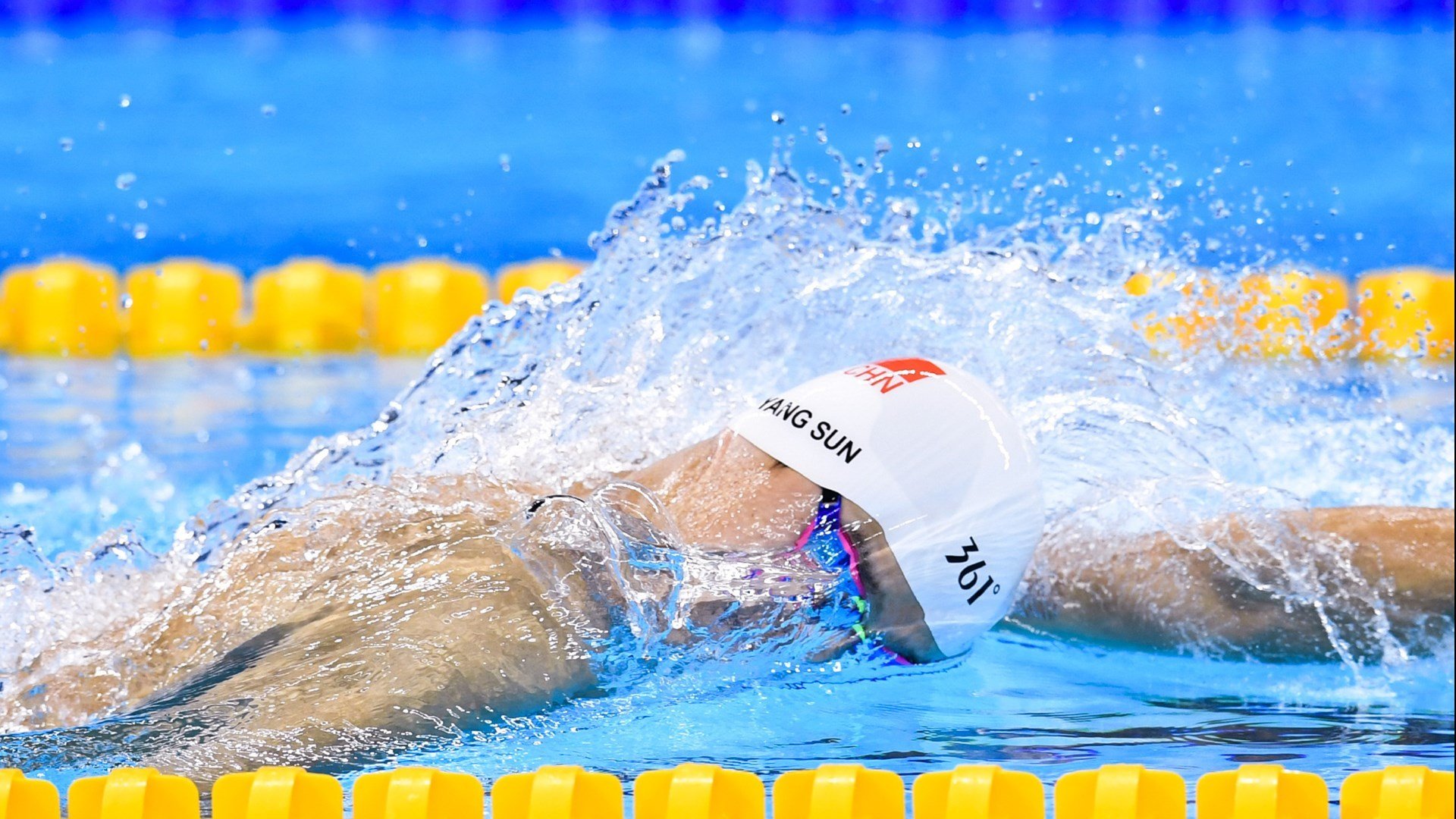 中国冰壶队世锦赛惊艳亮相，新锐组合力克强敌创历史